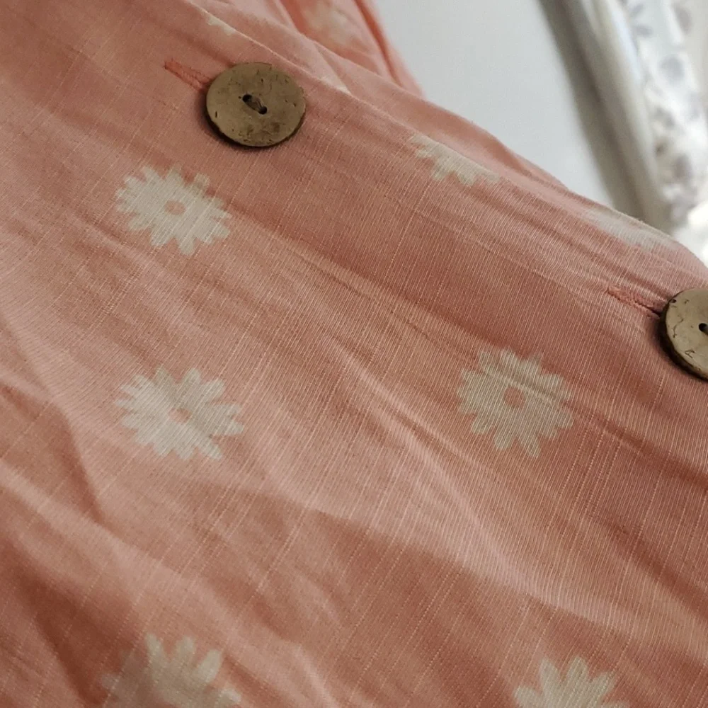 Pink dasiy Lauren Conrad top - Picture 8 of 8